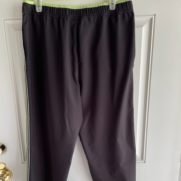 SJB workout capris - Picture 2 of 4